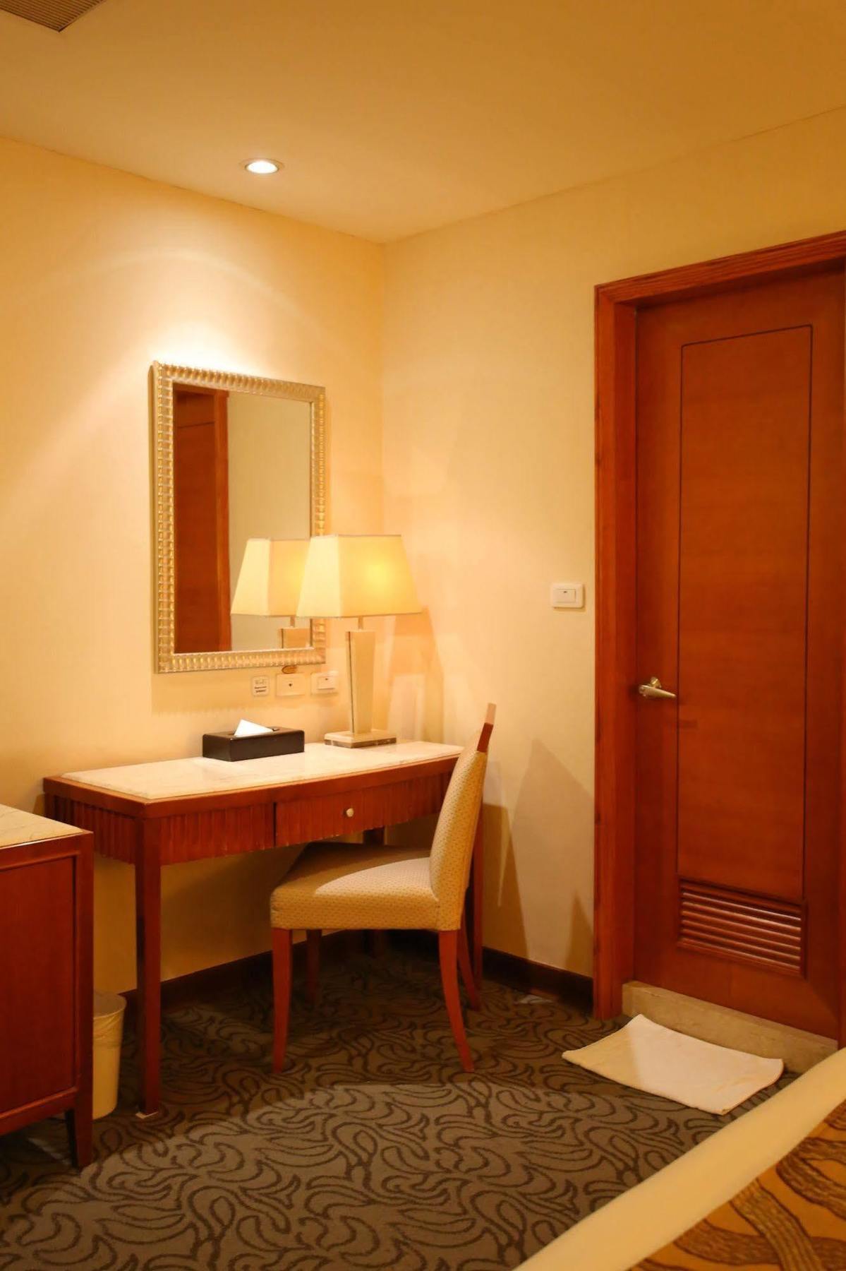 Elegance Hotel Taipeh Exterior foto